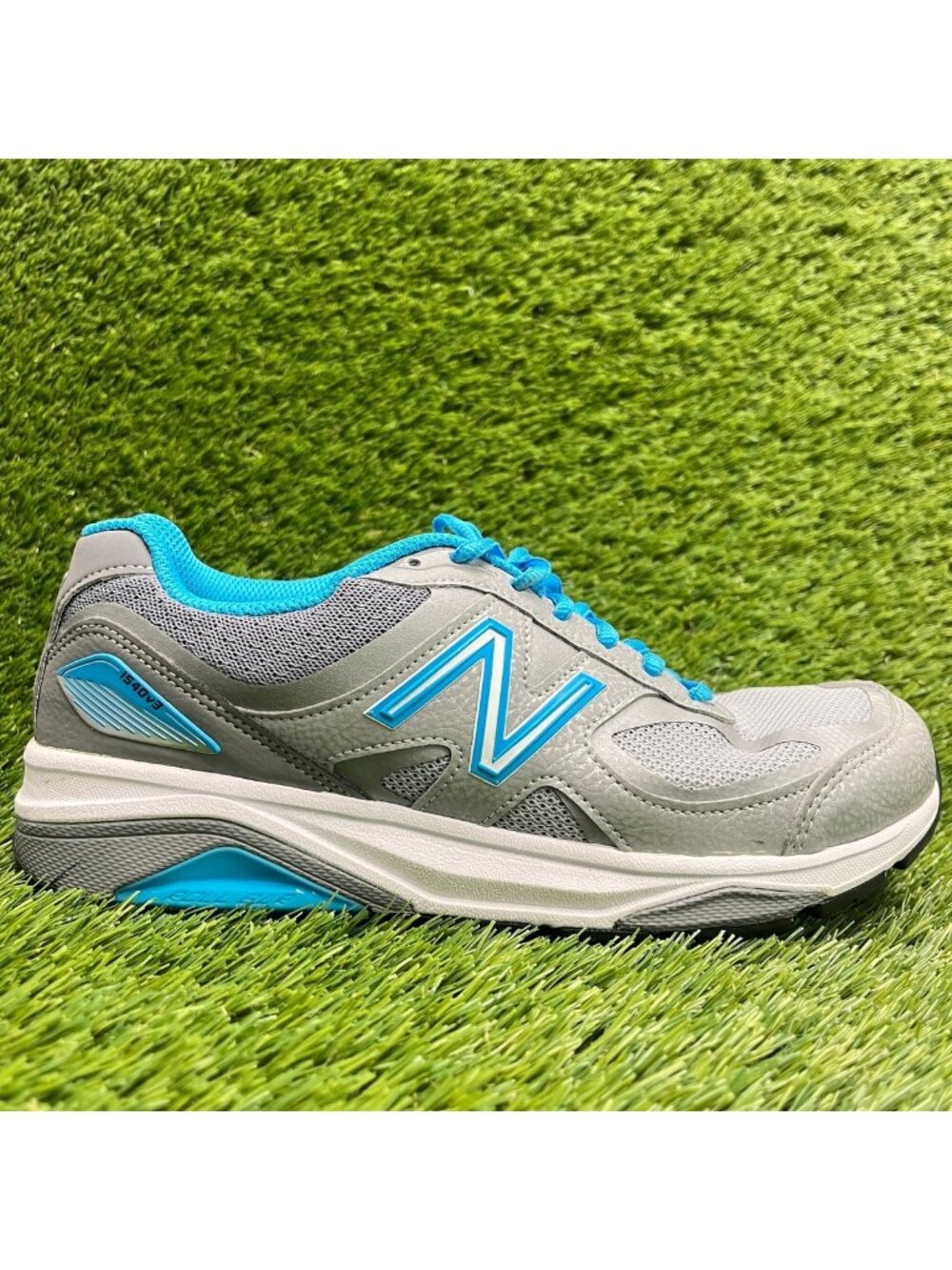 New Balance 1540v3 Womens Size 7D Gray Blue Athletic Running Shoes Sneakers